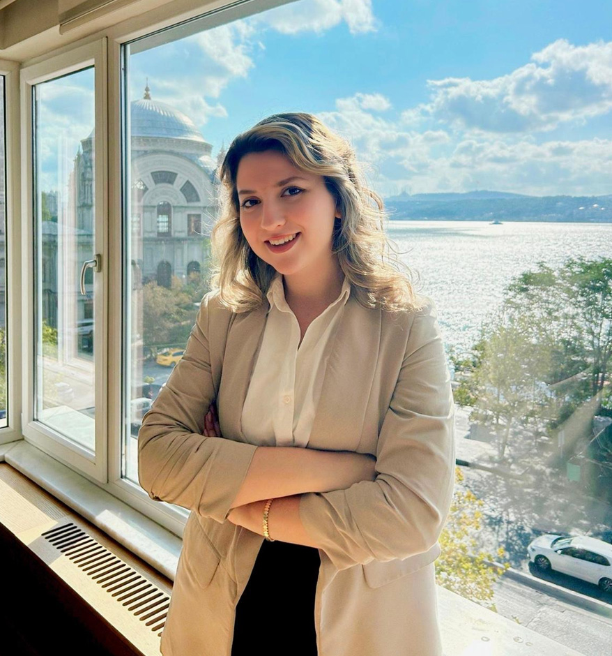 https://seymenoglu.av.tr/wp-content/uploads/2025/08/av-ipek-kurtoglu-cecen.jpg